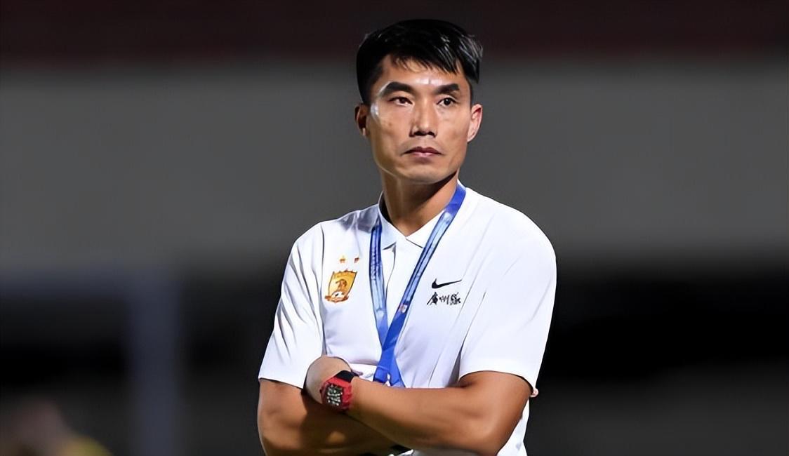 AI体育应用-喜讯！郑智如果想为青岛西海岸引进归化，这两位热门人选值得考虑